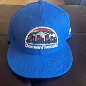 New Era NBA Denver Nuggets Team Logo Blue Fitted 59FIFTY Cap Hat New Era (used)